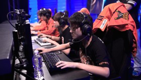 S15决赛宣传片发布：JackeyLove与Faker的新旧时代对决。