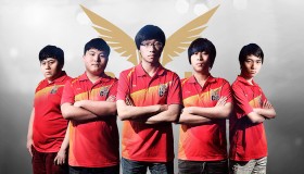 危机：JDG训练赛遭遇连败，队员心态出现波动，紧急调整。